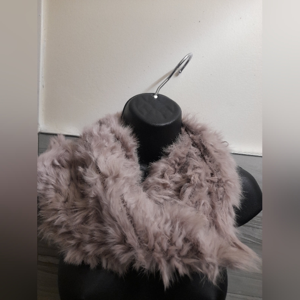 Danier Rabbit Fur Gaiter Scarf - Picture 7 of 10